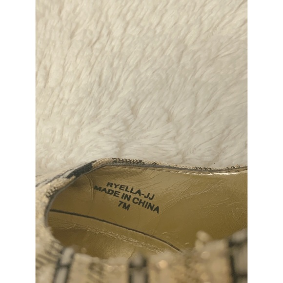 J. Renee Ryella Pumps (Black & Gold Glitter) - Picture 7 of 7